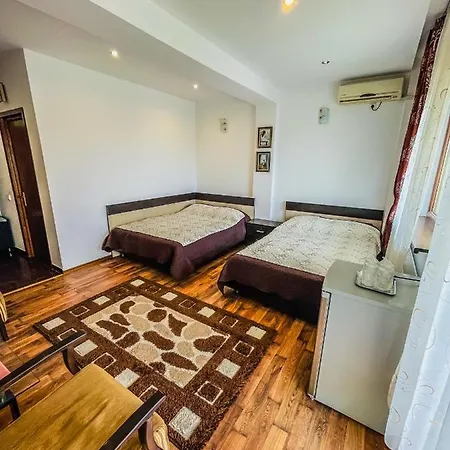 Orange Guest house *